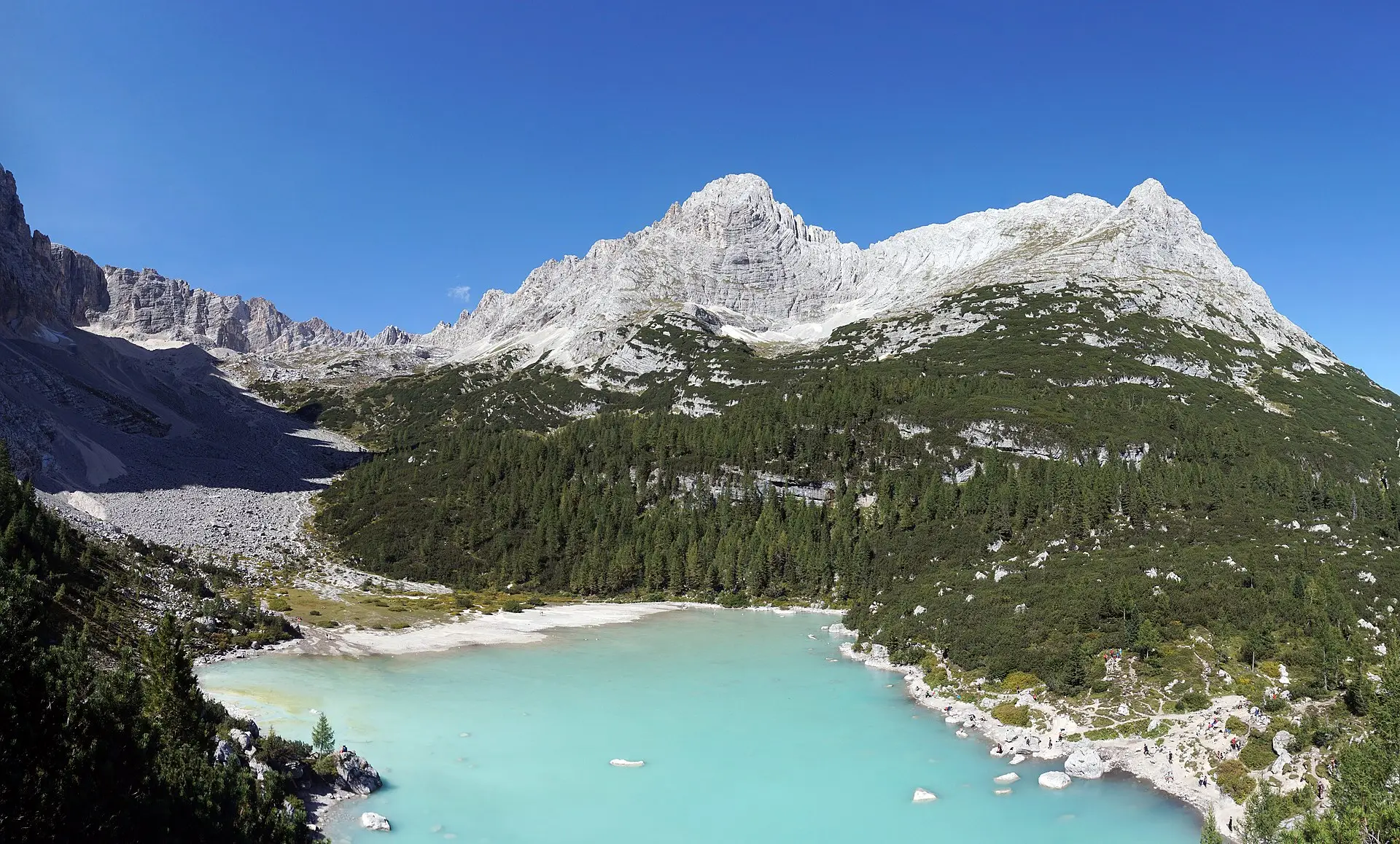 Lago di Sorapis — the famous milky-turquoise glacial lake with the Sorapiss karst peaks rising sharply behind.