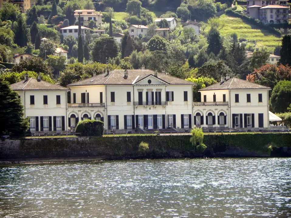 Villa Melzi — the neoclassical lakeside villa in Bellagio, set behind a stone seawall on Lake Como.